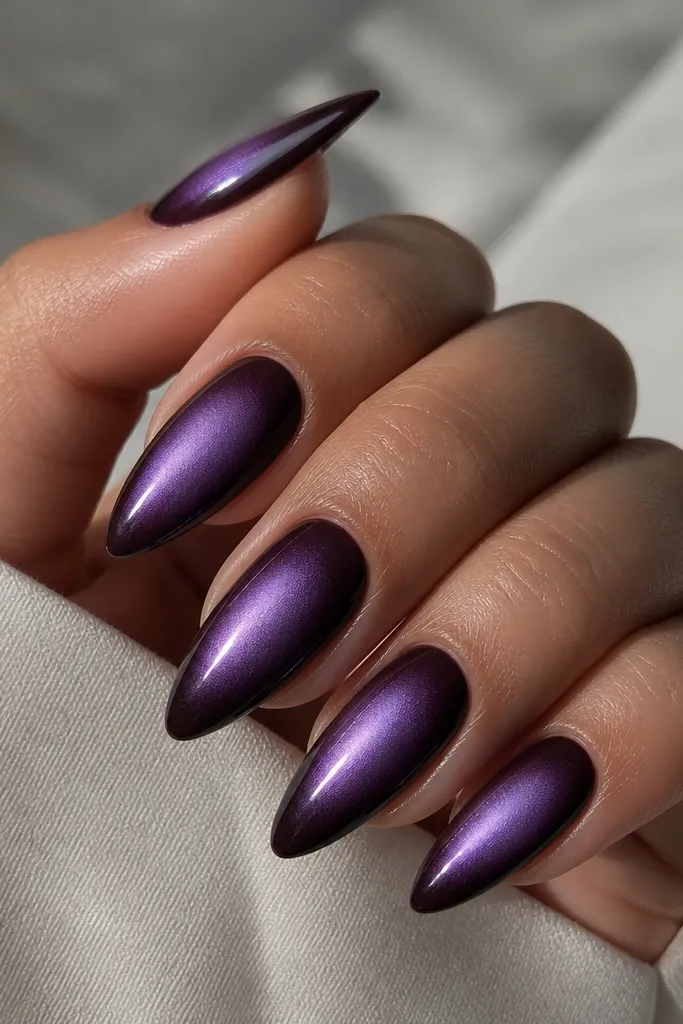 Almond nails with a dark purple base and a soft lighter aura glow in the center of each nail, like a halo spreading outward, glossy finish.