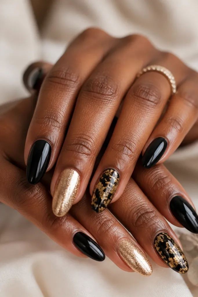 Affordable Black And Gold Nails Ideas
